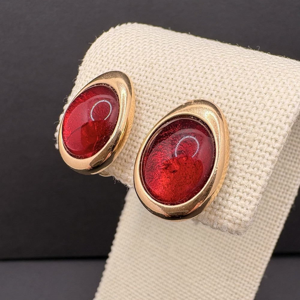 Vintage Avon Ruby Red Cabochon Glass Oval Gold Tone Clip On‎ Earrings